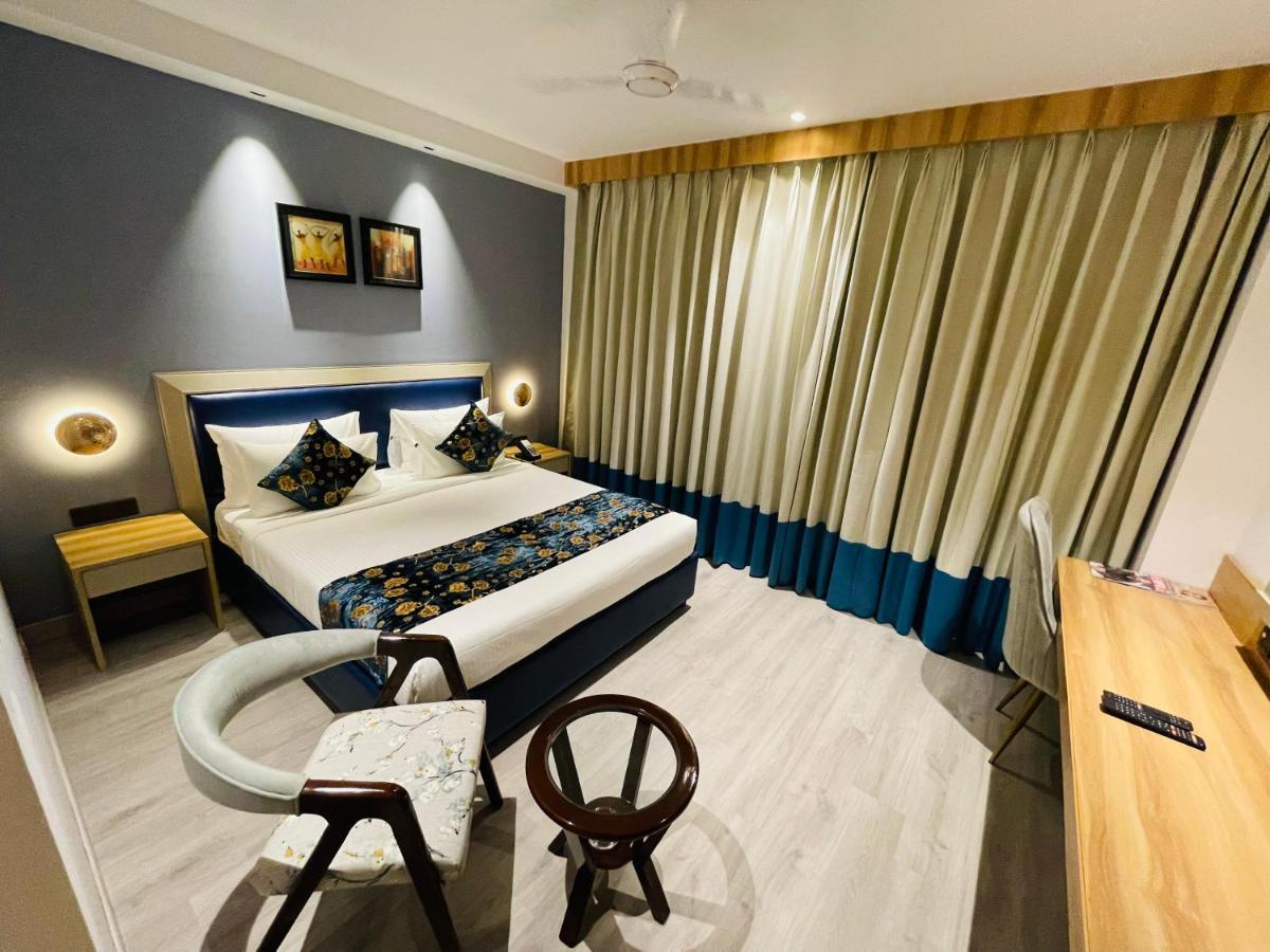 Hotel Malbork Inn @ Janakpuri Дели Экстерьер фото