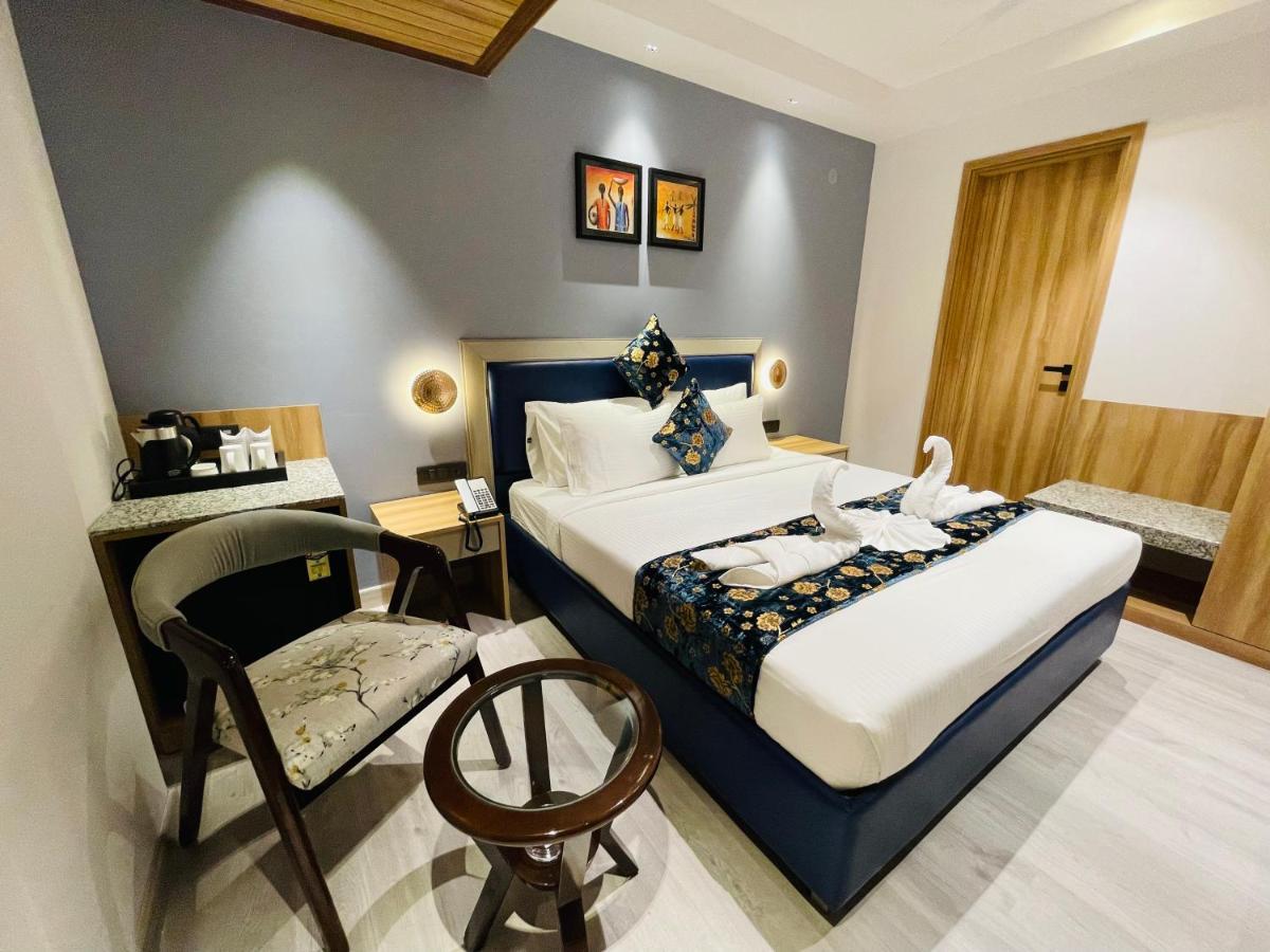 Hotel Malbork Inn @ Janakpuri Дели Экстерьер фото