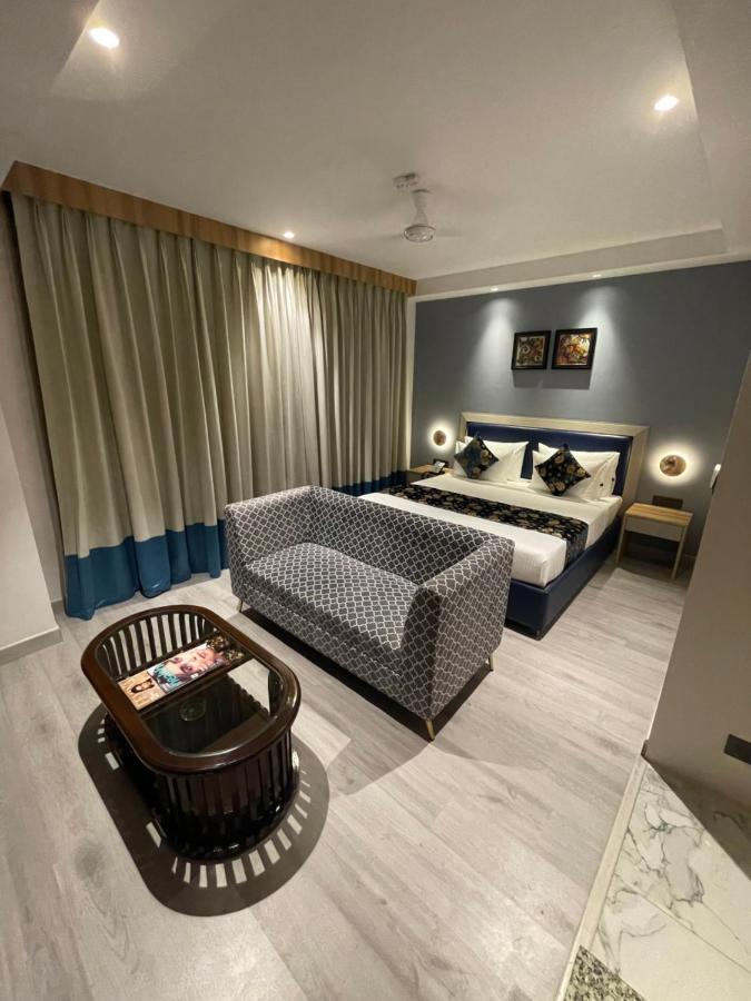 Hotel Malbork Inn @ Janakpuri Дели Экстерьер фото