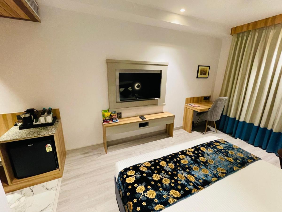 Hotel Malbork Inn @ Janakpuri Дели Экстерьер фото